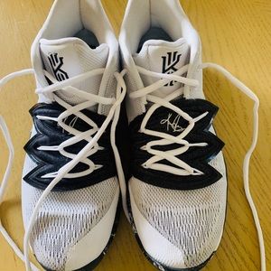Kyrie 5 Nike basketball shoes